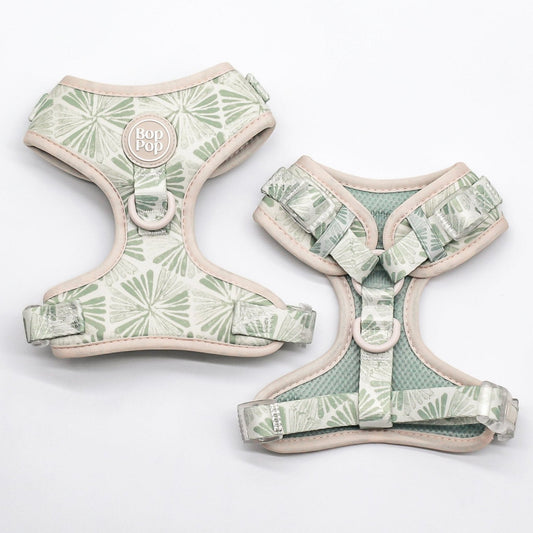 Best dog harness design for Small or large dogs cats. Most Comfortable, Soft Padded Dog Harness. Fits all sizes XS, small, medium, large dogs cats. Bop Pop Pets dog pet accessories pet supplies. Bohemian style. comfort soft dog harness palm graphic leaf print in sage green. Front d-ring harness for stylish modern dogs Bop Pop Pet dog accessories Boho style. Close of front d-ring detail
Green print dog accessory