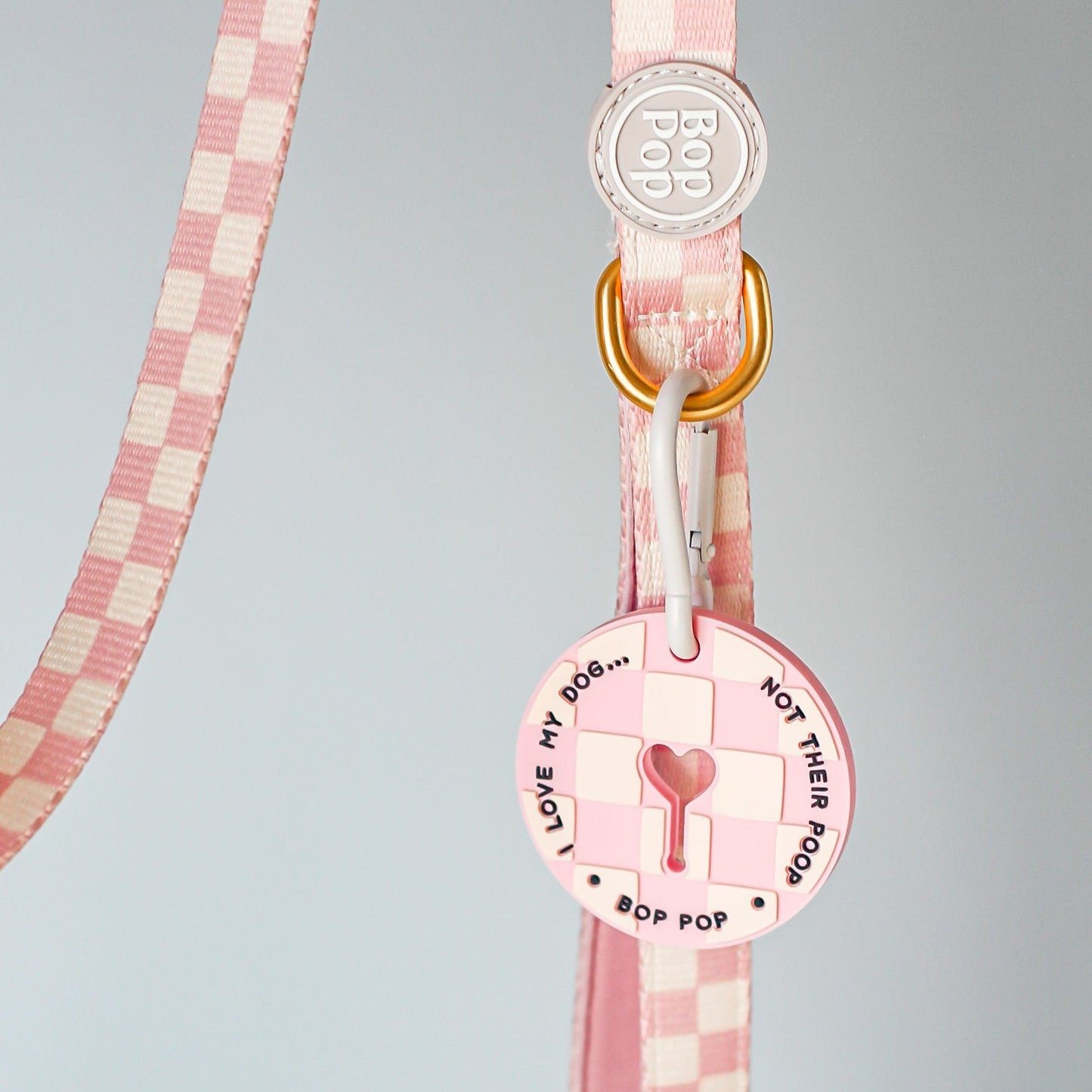 Pink checkered print dog leash with padded pink handle for trendy dog moms. Dog walking set - pet accessories set Bop pop pets