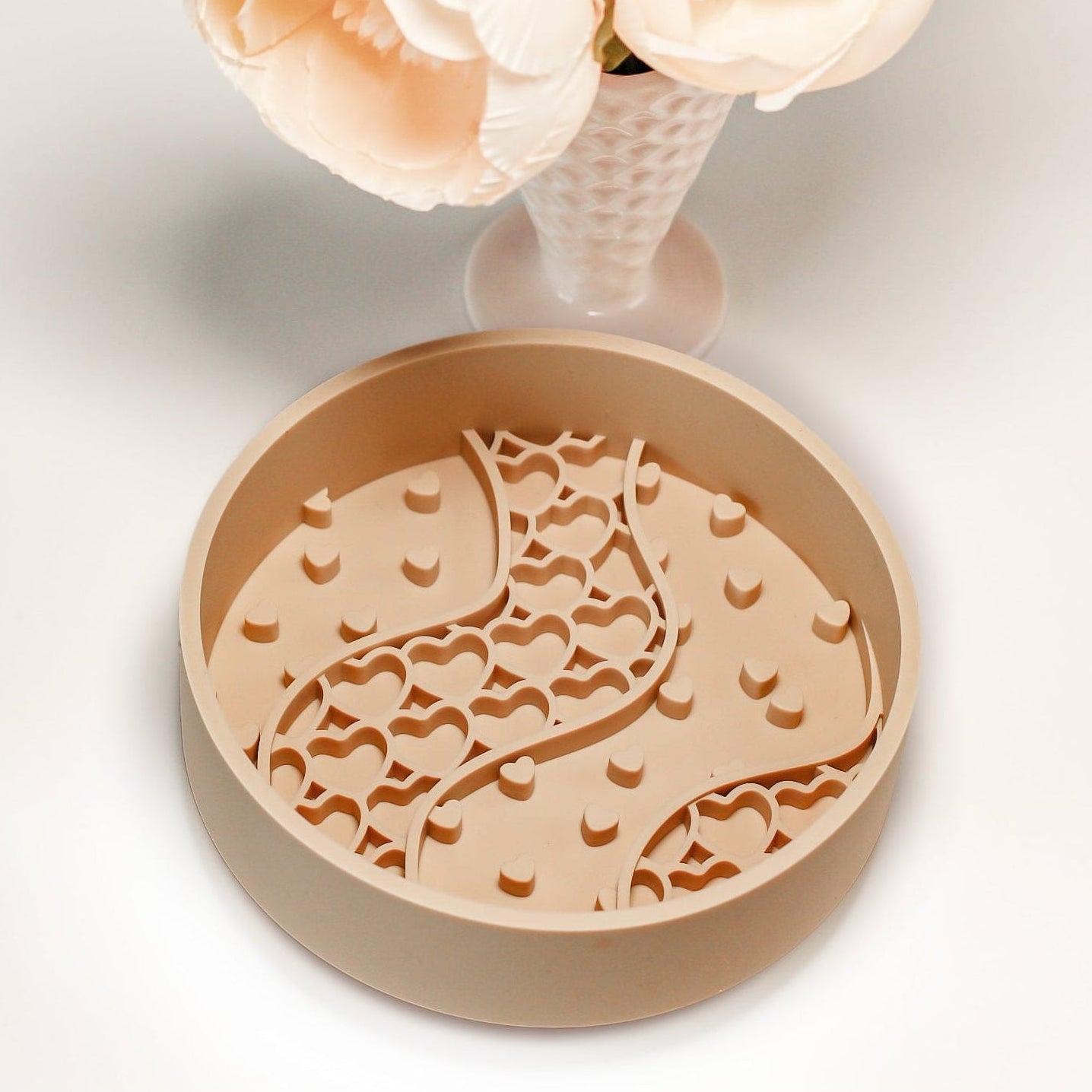 Slow Feed Dog Bowl Silicone Hearts | LATTE